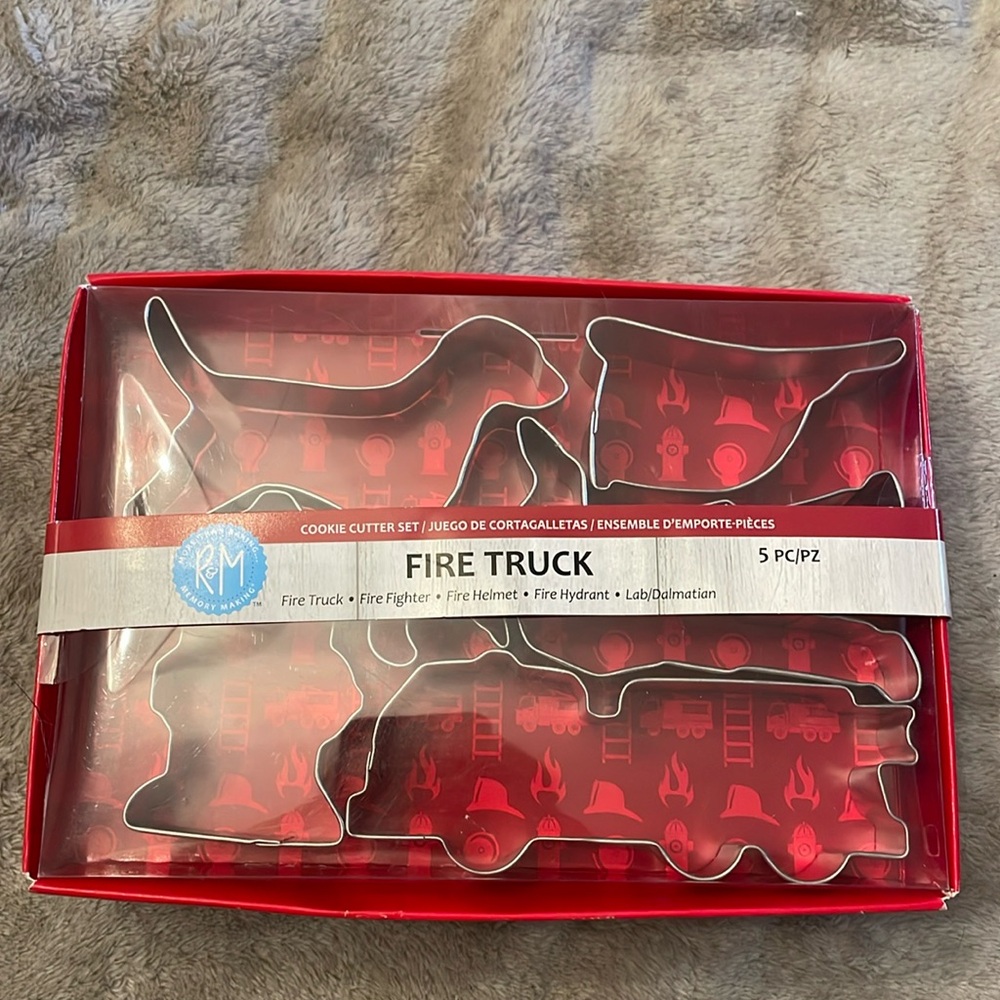 R&M Cookie cutter set Fire Truck Dog 5 pc set New